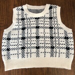 Shein Sleeveless Crop Top in Black and White Plaid Size Small